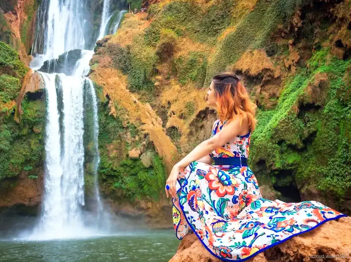 Gruppo dell'escursione privata a un punto panoramico sulle Cascate di Ouzoud